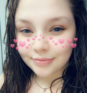 Meet your Posher, Victoria sings